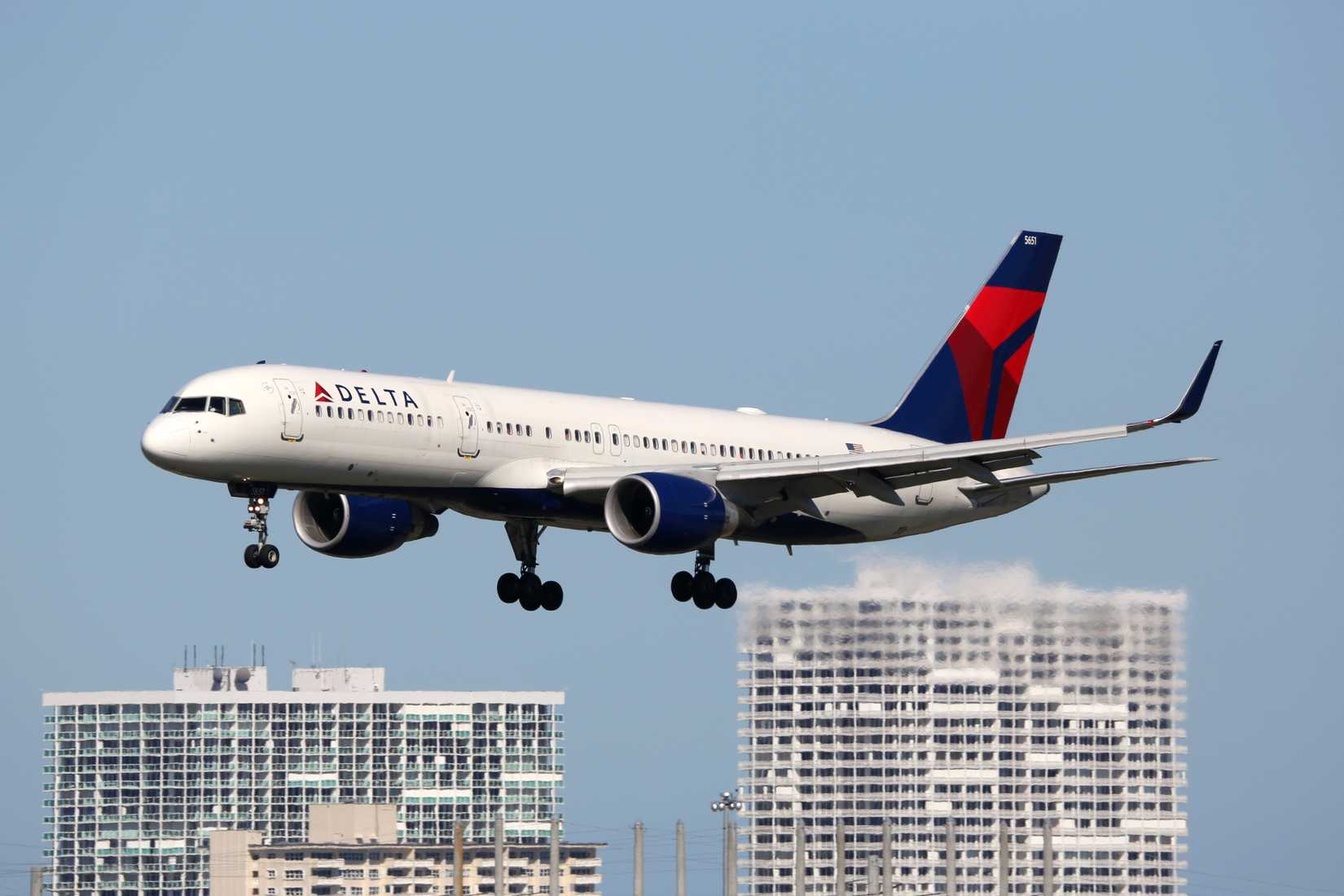 Delta Air Lines Boeing 757-200 on final approach