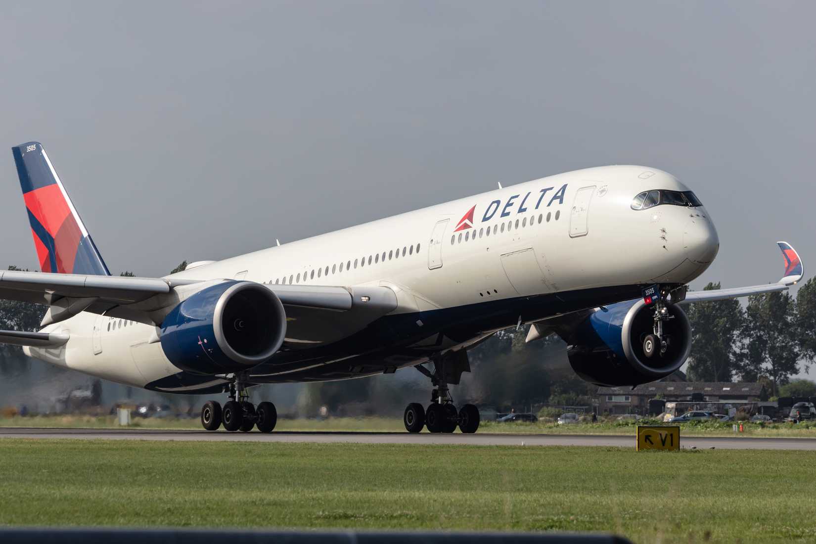 Delta Air Lines Airbus A350-900 Landing