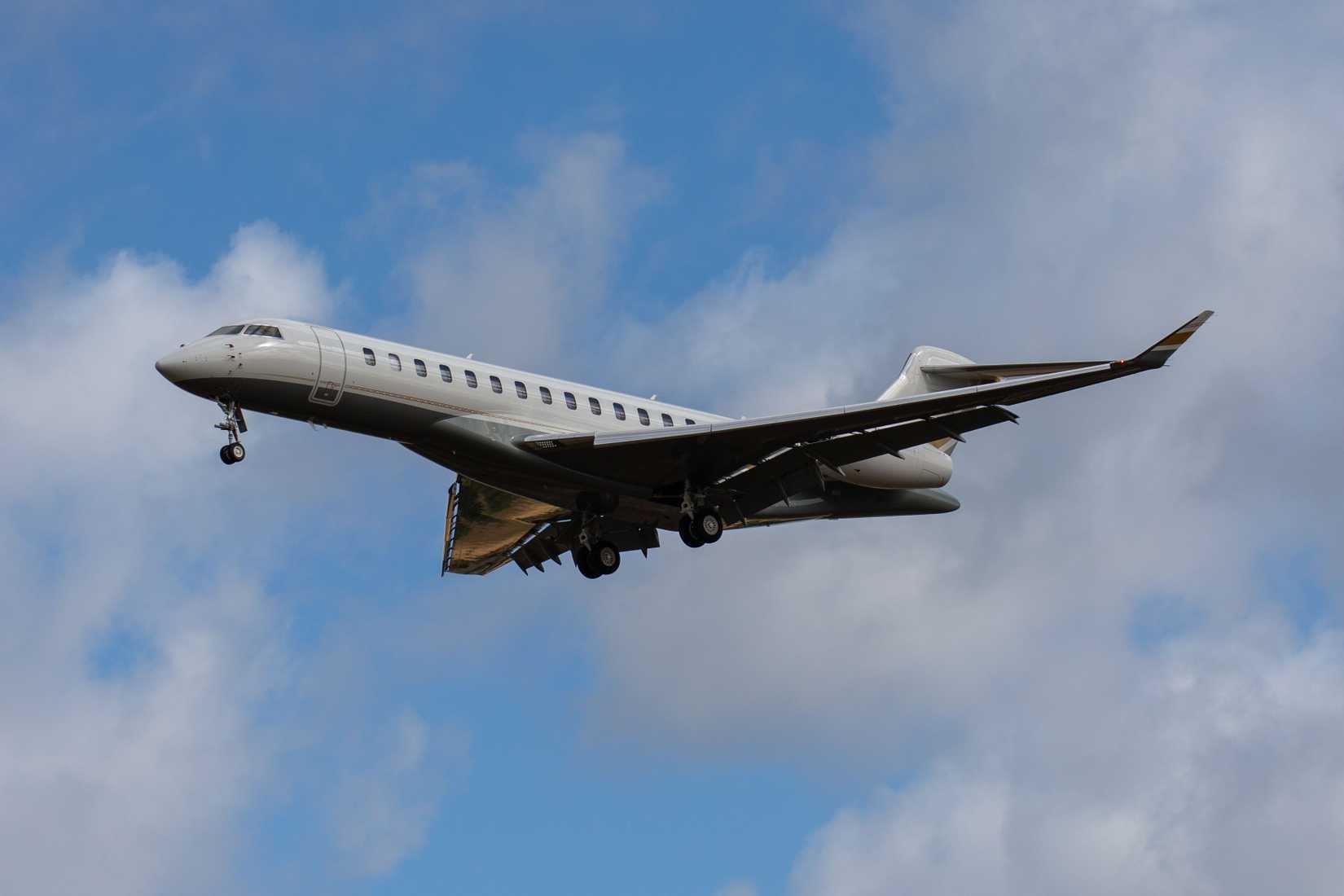 Bombardier Global 7500 On Approach