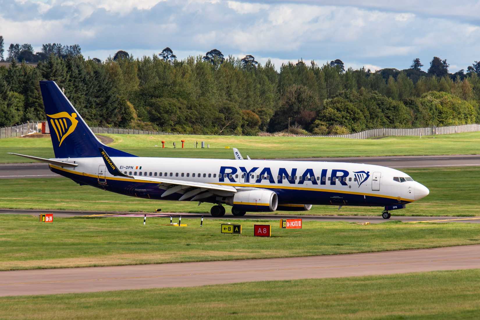 Ryanair 737 In Edinburgh