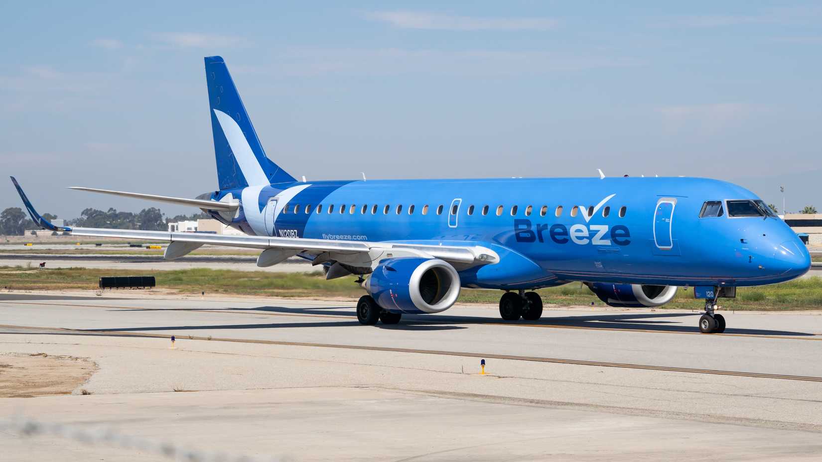 Breeze E190 Taxiing