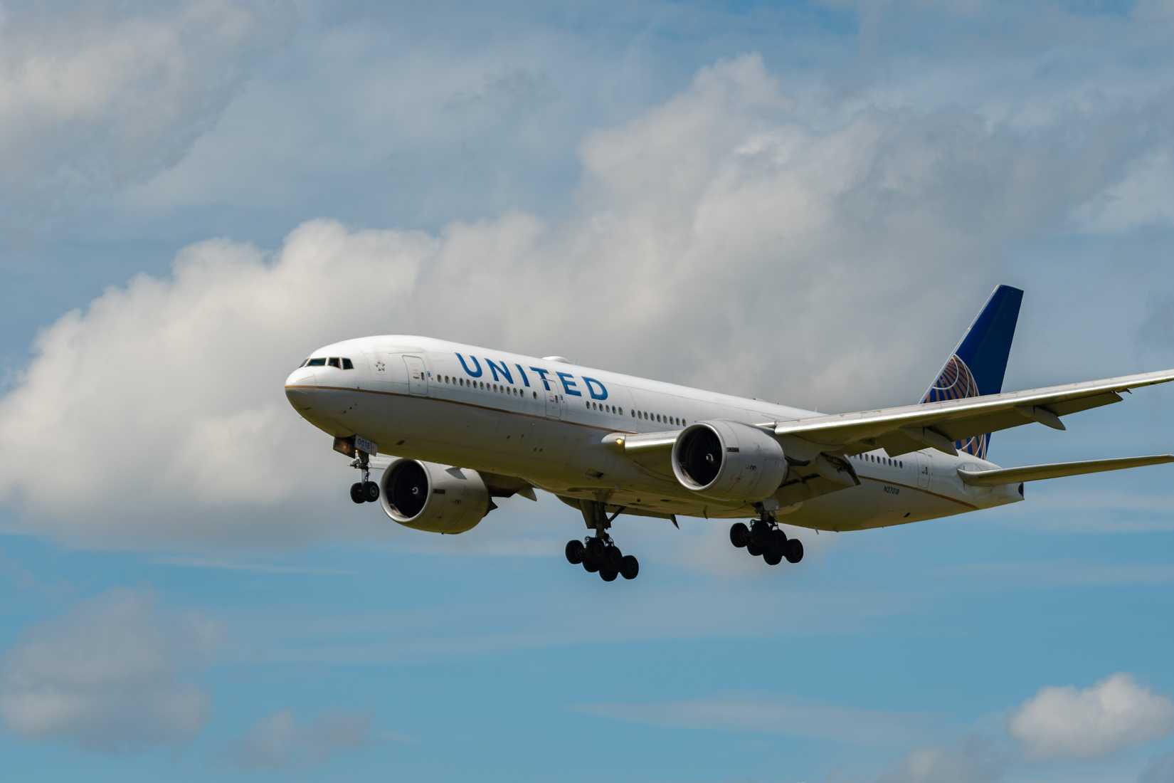 United Airlines Boeing 777-200ER On Approach