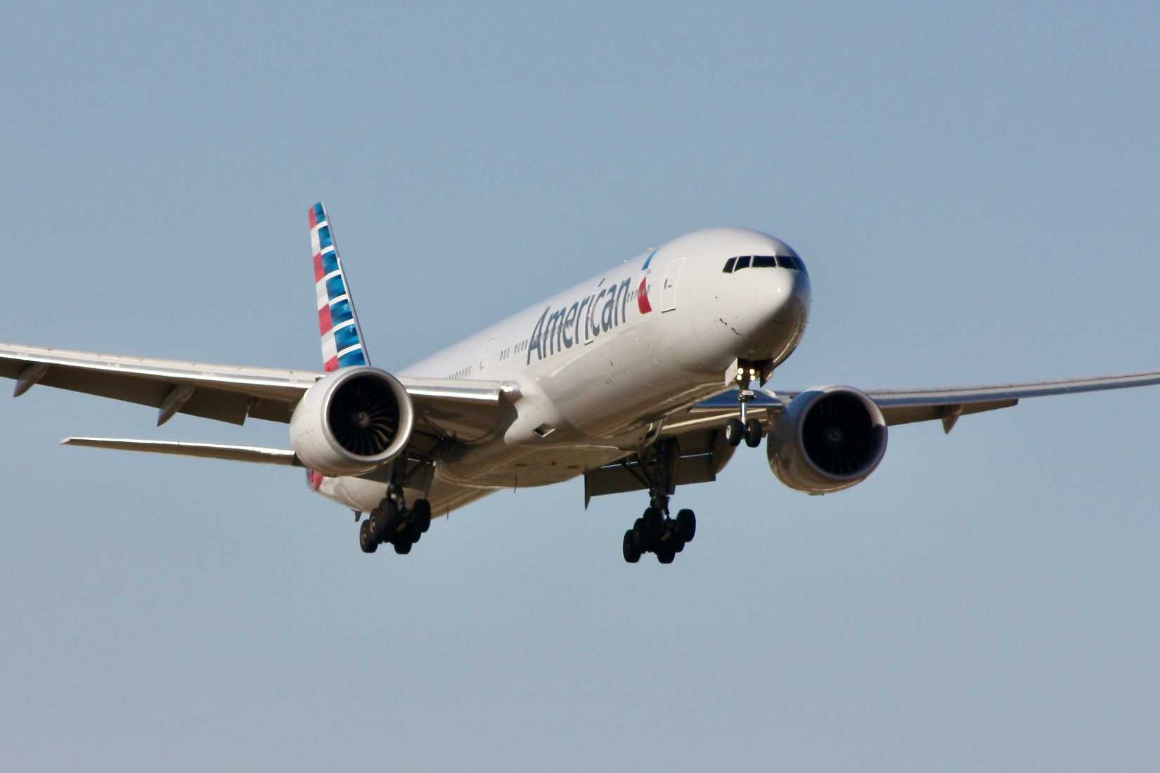 American Airlines Boeing 777-300ER on approach