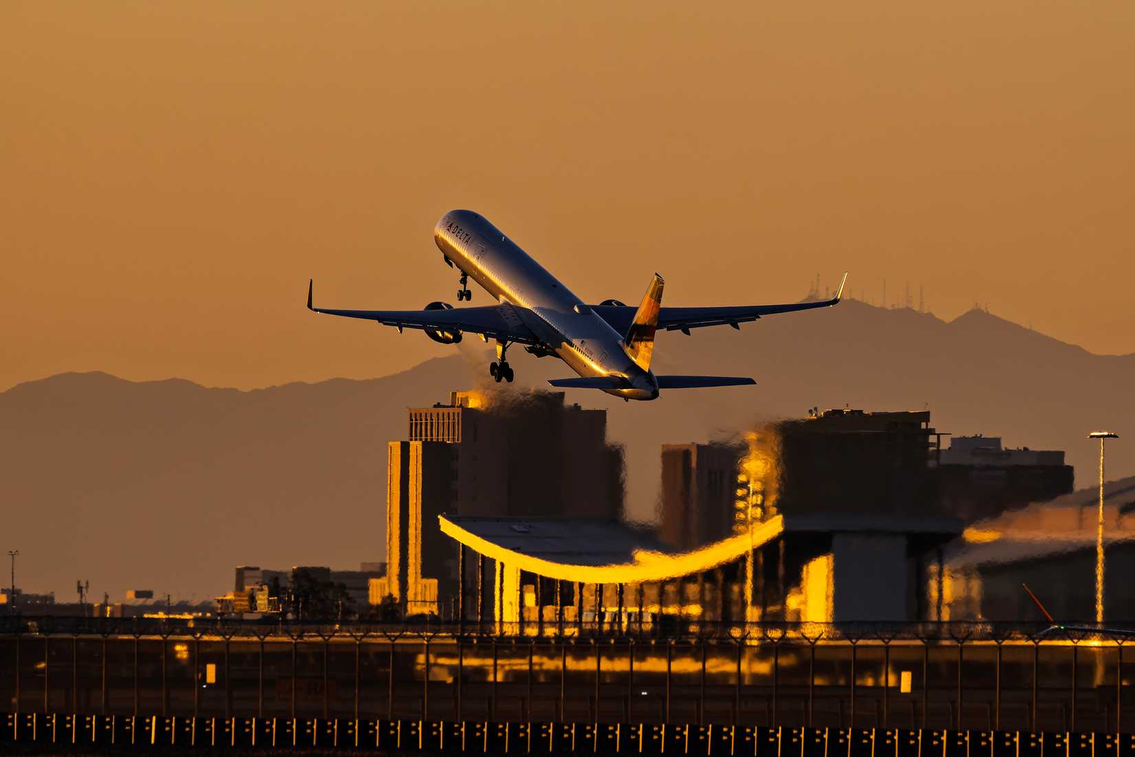 Delta 757 Sunset Takeoff