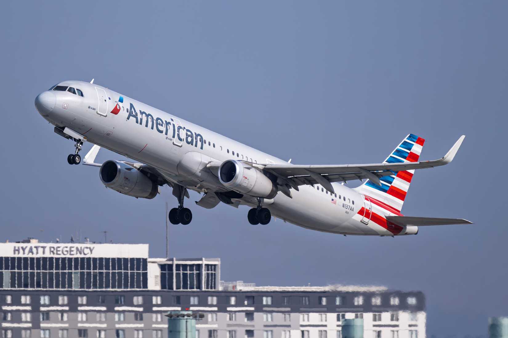 American Airlines Airbus A321-200 Climbing