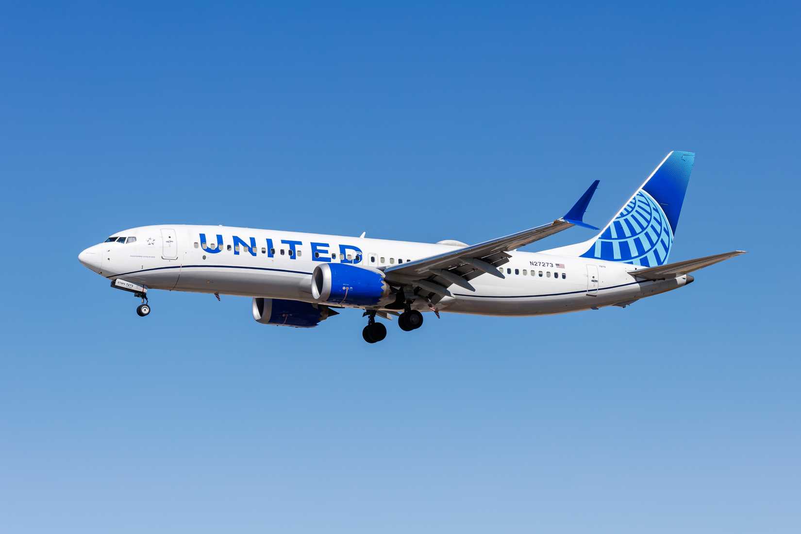United Airlines Boeing 737 MAX 9 On Approach