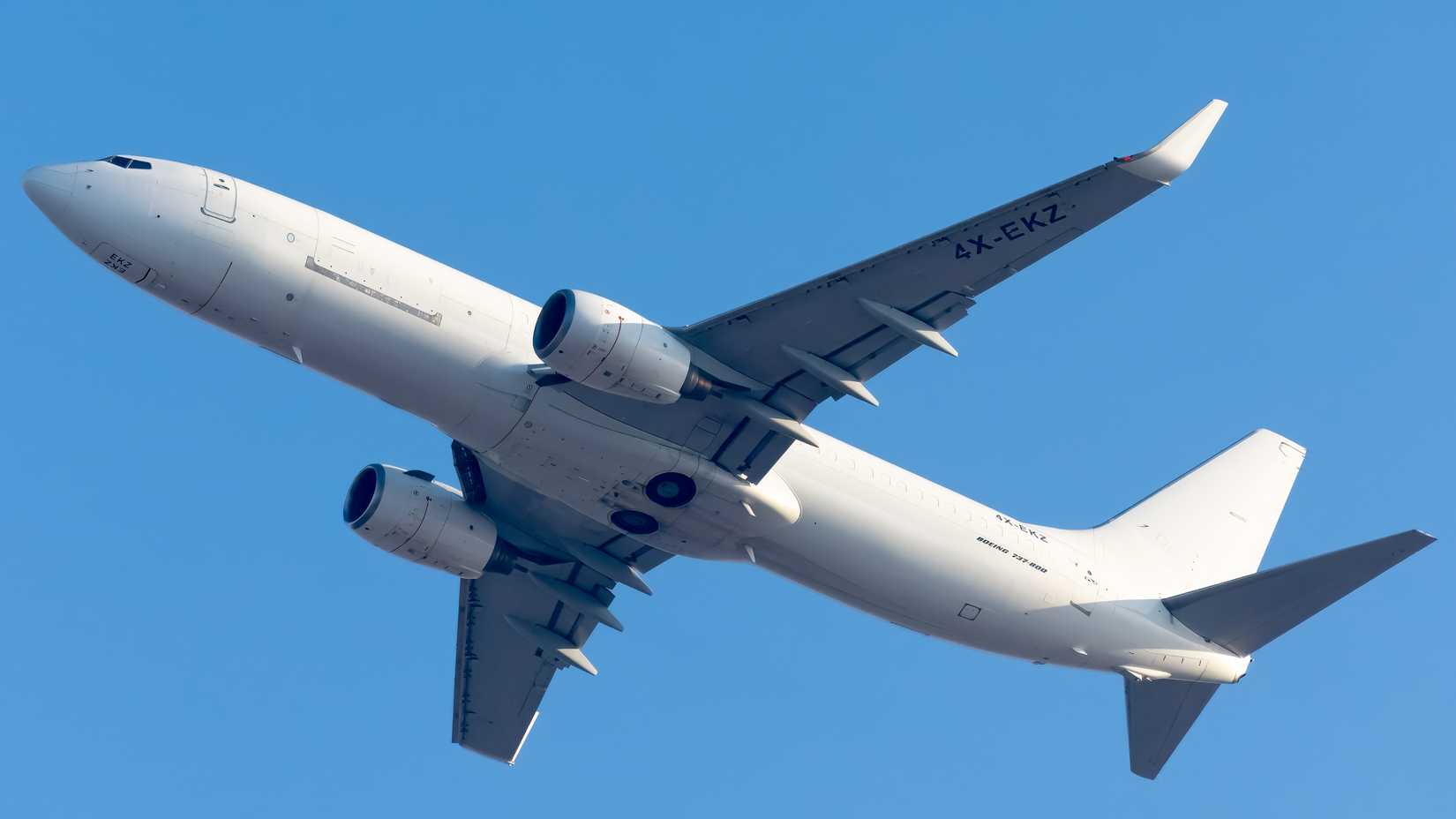 Boeing 737-800BCF Climbing