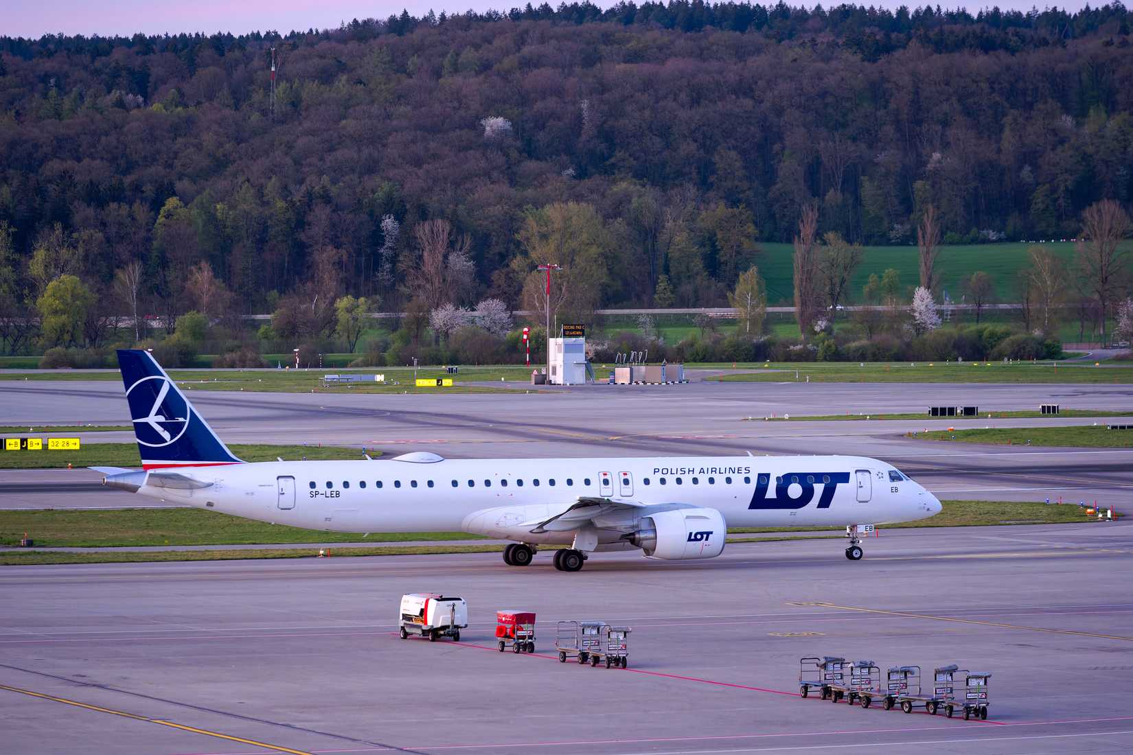 LOT Polish Embraer E195-E2 Taxiing