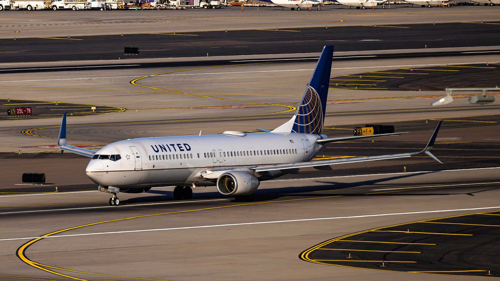 United Airlines Boeing 737 at Phoenix