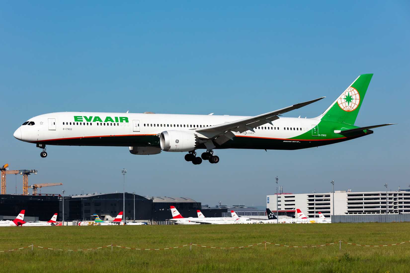EVA Air Boeing 787-10 Landing