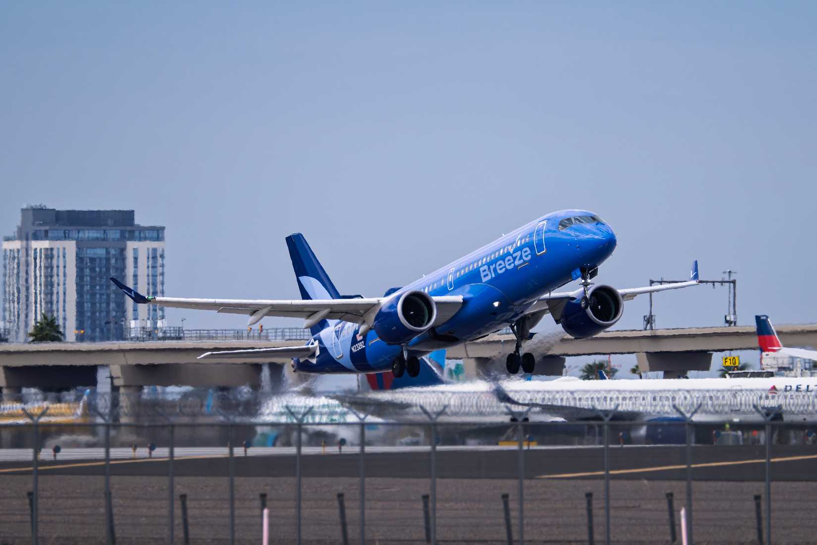 Breeze A220 Takeoff