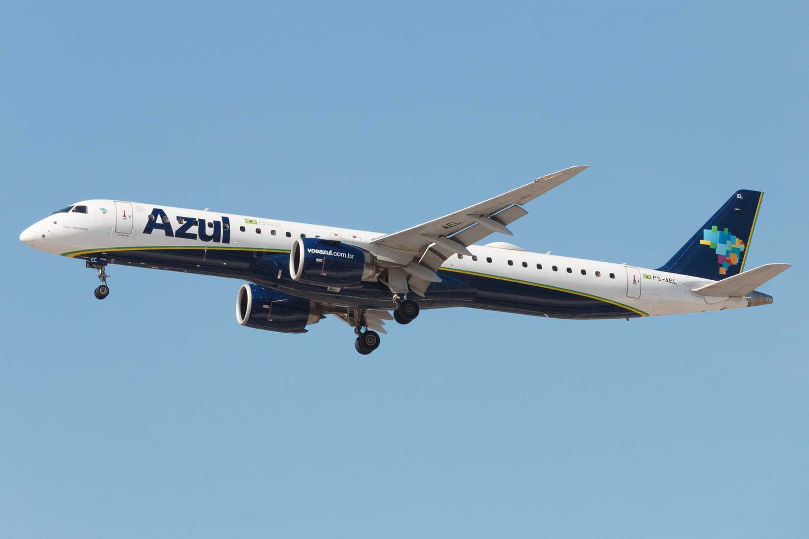 Azul Embraer E195-E2 On Approach