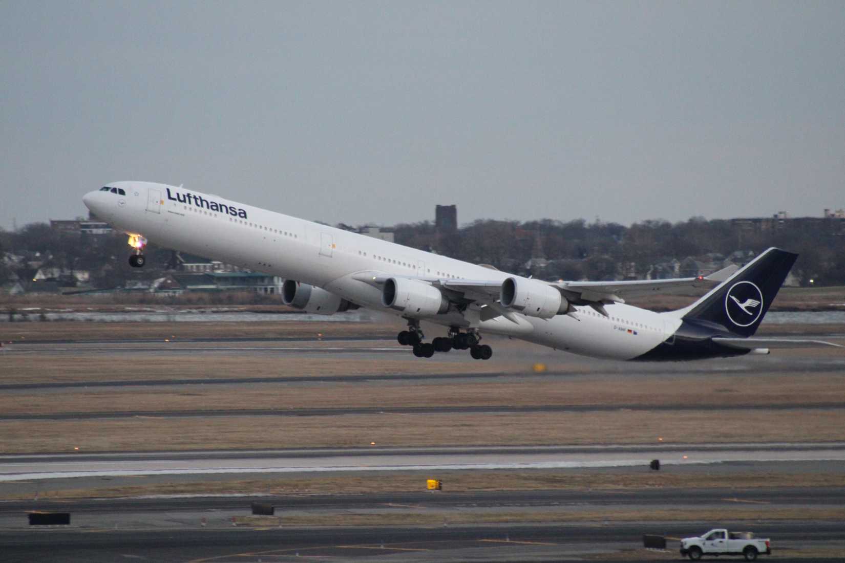 Lufthansa A340 Takeoff