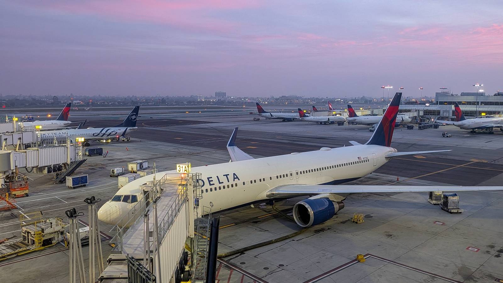 US Senators Urge Delta Air Lines To Remain Neutral On Flight Attendant Union