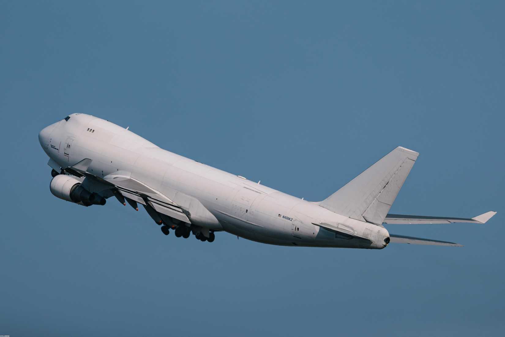 Boeing 747-400F Climbing