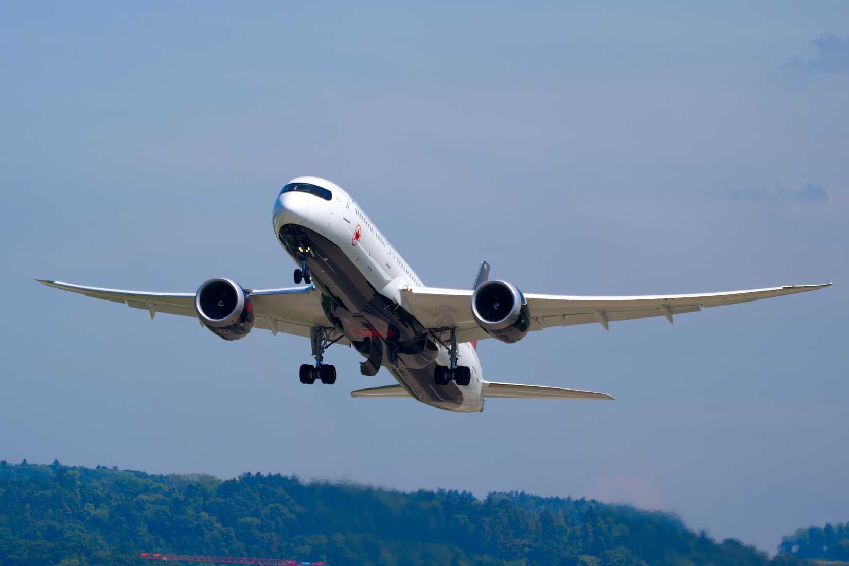 Air Canada Boeing 787 taking off
