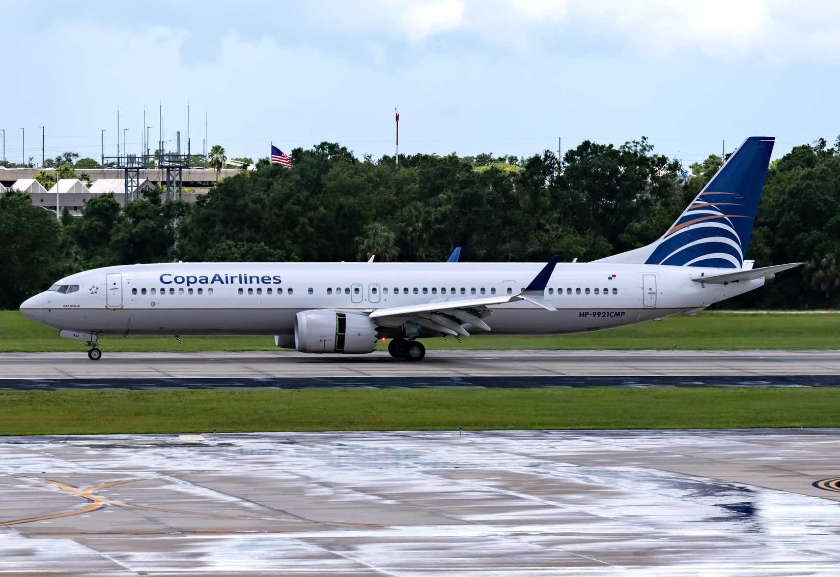 Copa Airlines Boeing 737 MAX 9 Deccelerating