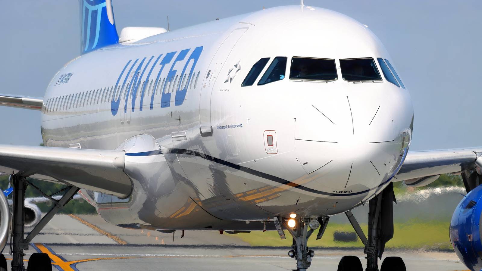 United Is Scrapping An Airbus A320 Wrecked By A Catering Truck At Reagan National