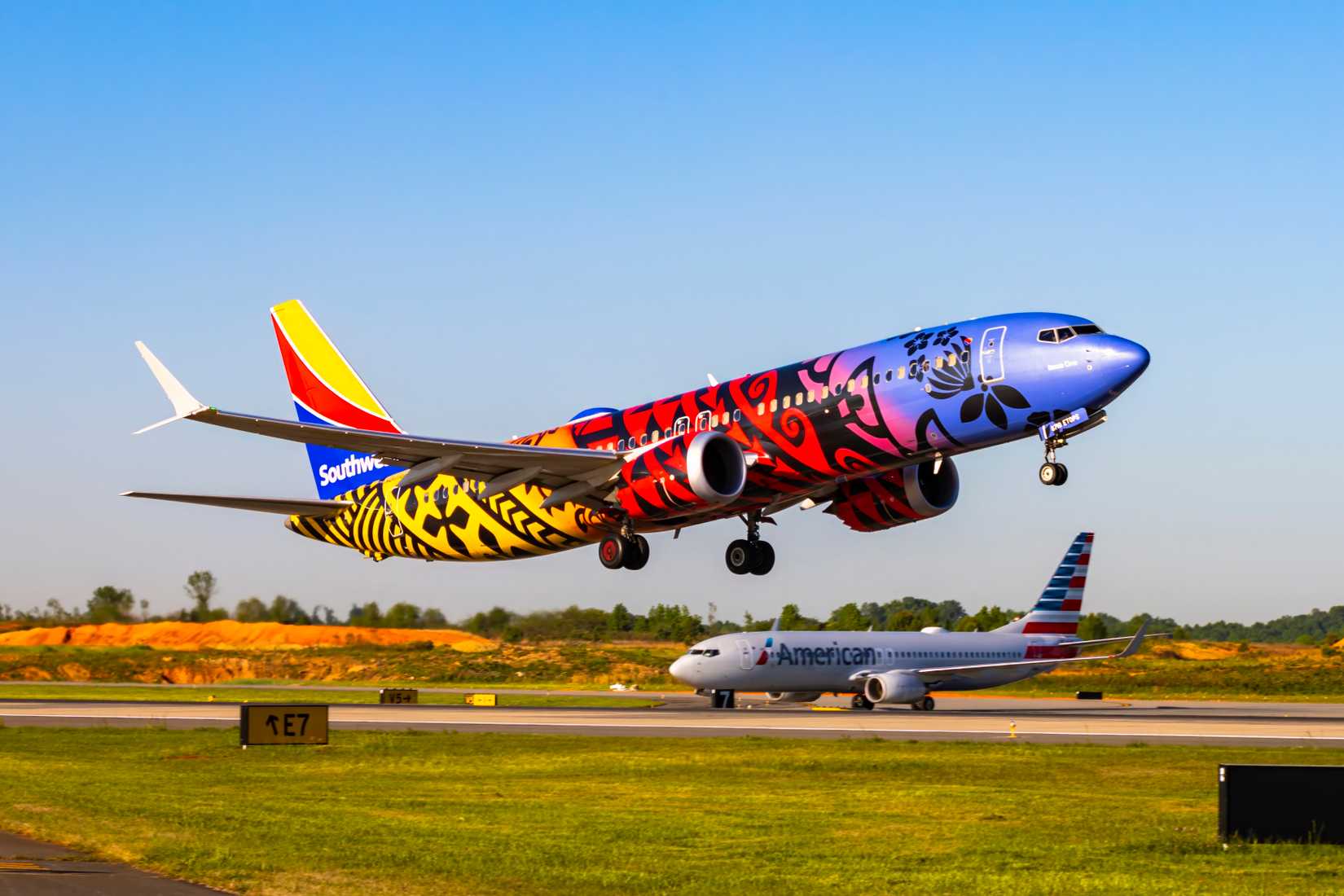 Southwest 737 Hawaii Livery Landing