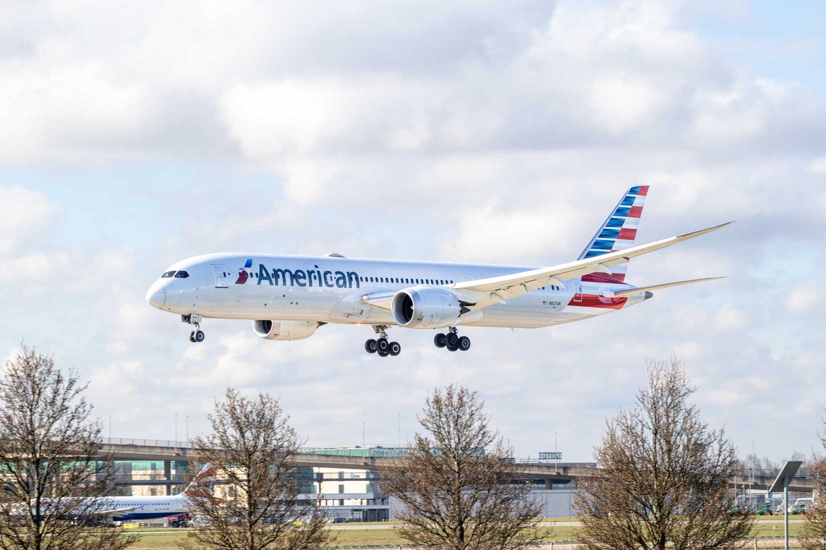 American Airlines Boeing 787-9 aircraft on the final approach for landing at London Heathrow 