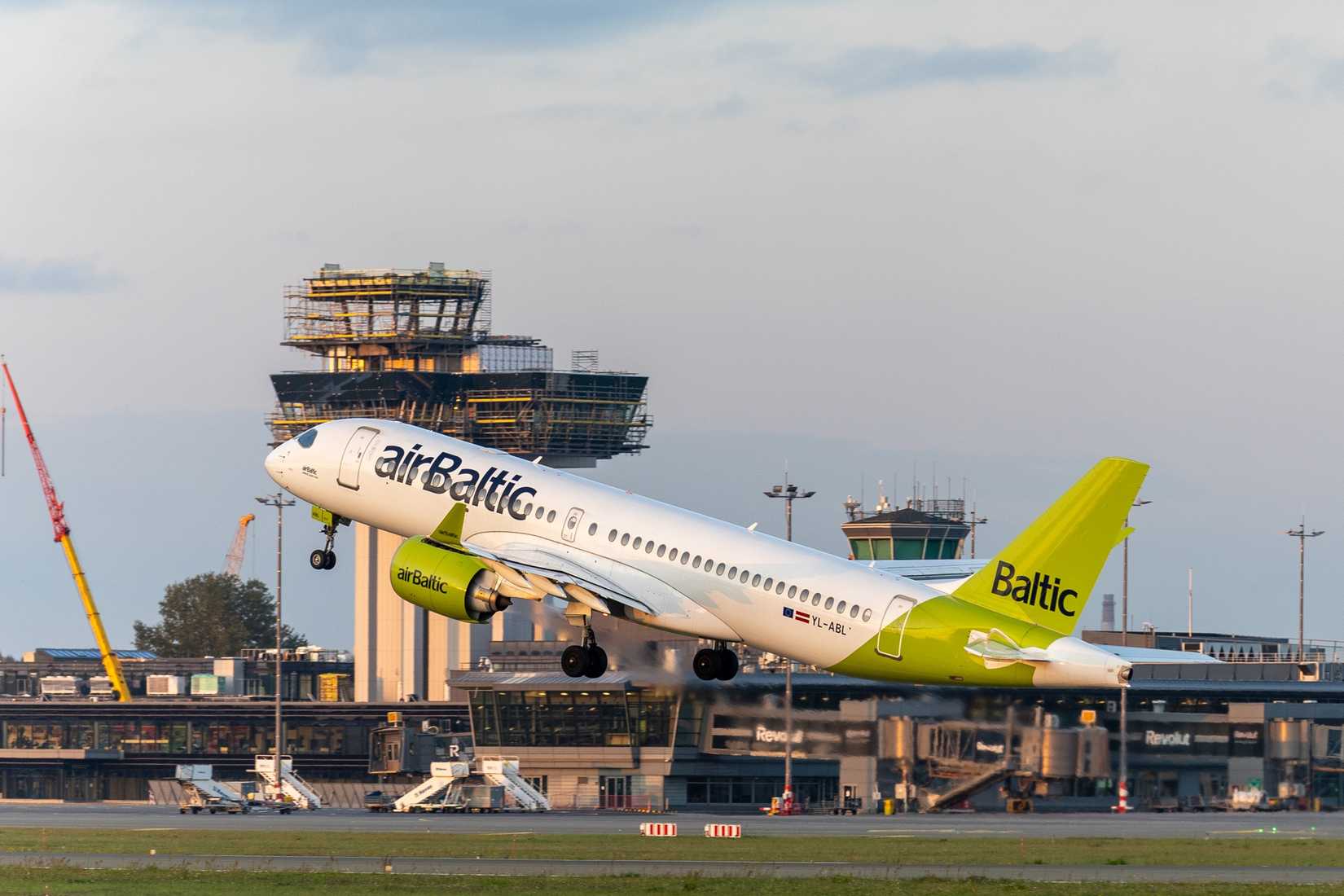 airBaltic A220 Takeoff