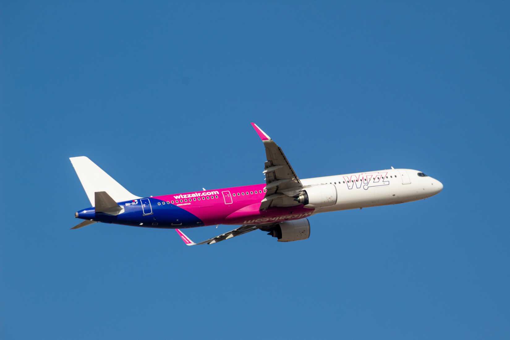 Wizz Air Airbus A321XLR Climbing