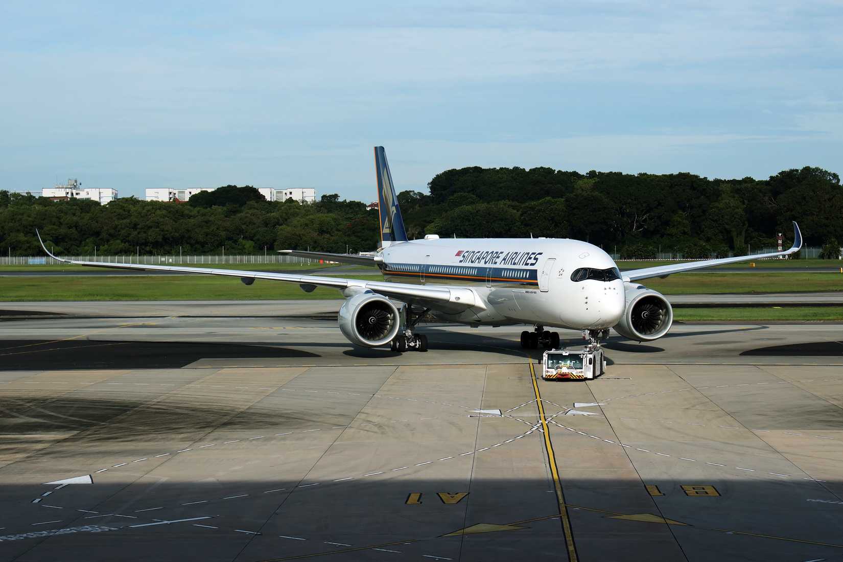 Singapore Airlines A350-900 at Changi KITTIKUN YOKSAP