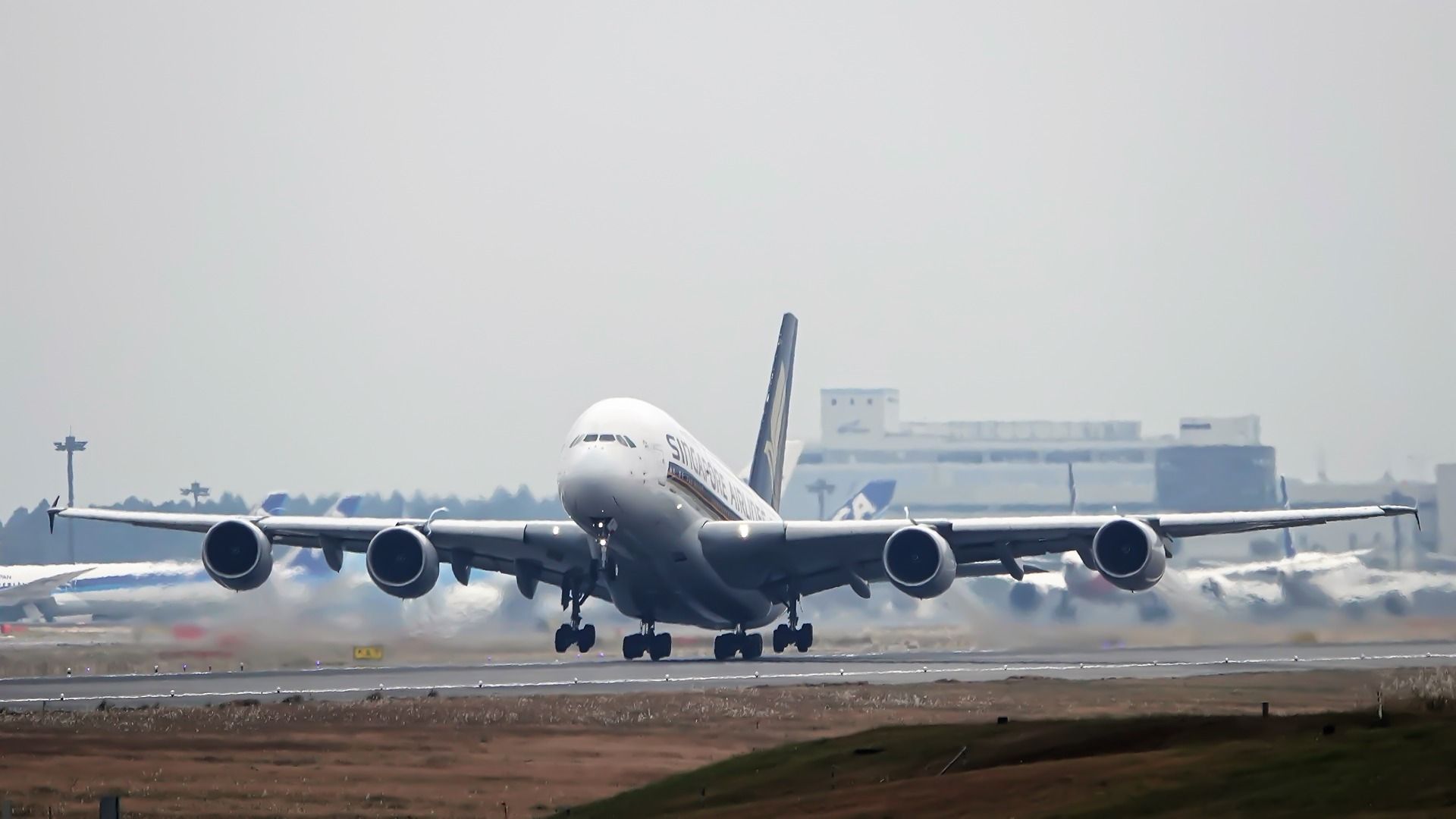 Singapore Airlines A380-800 leaving Tokyo Narita Ryken Papy (1)
