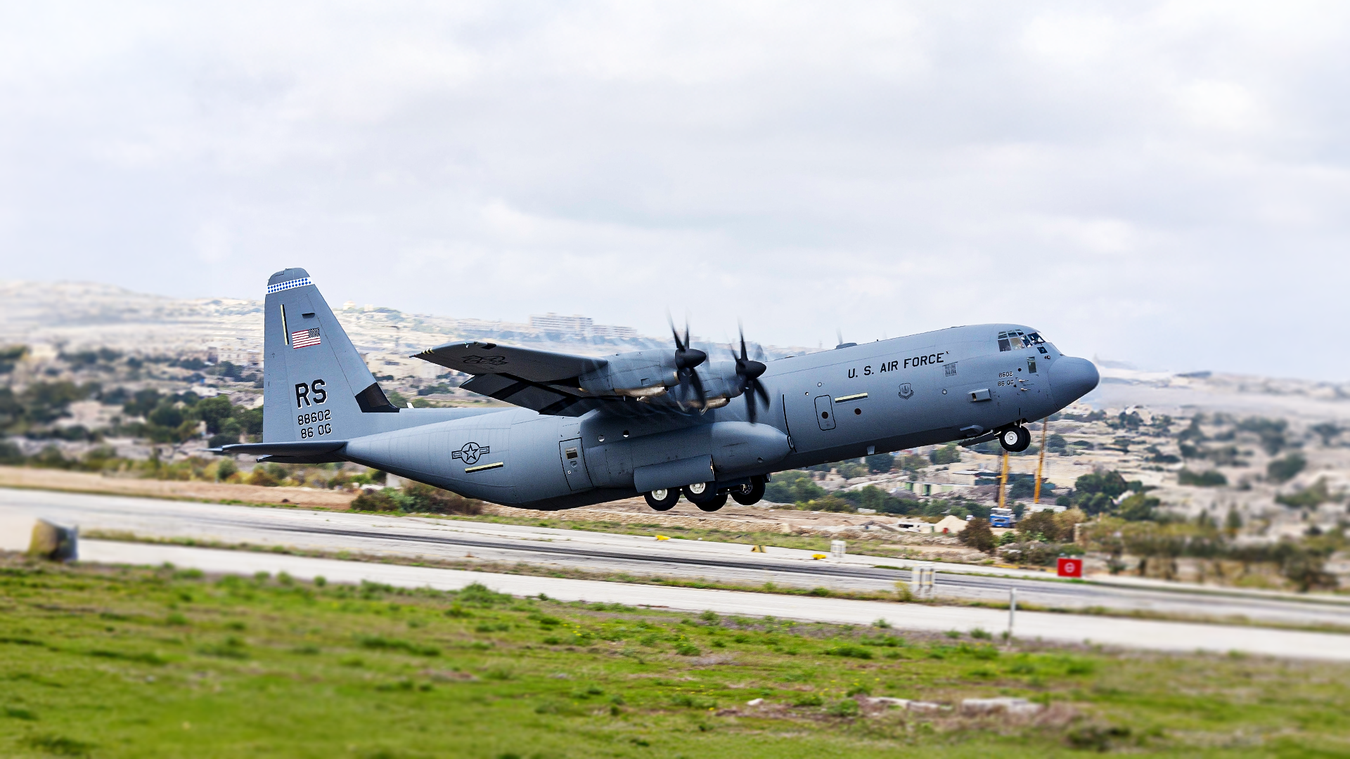 The US Air Force Just Asked Its Standard C-130J To Do The Ski-Equipped LC-130's Job In Iceland