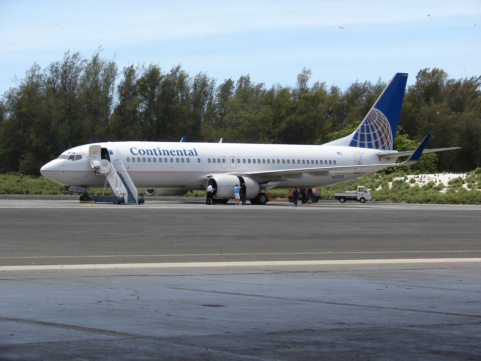 Continental 737 Parked
