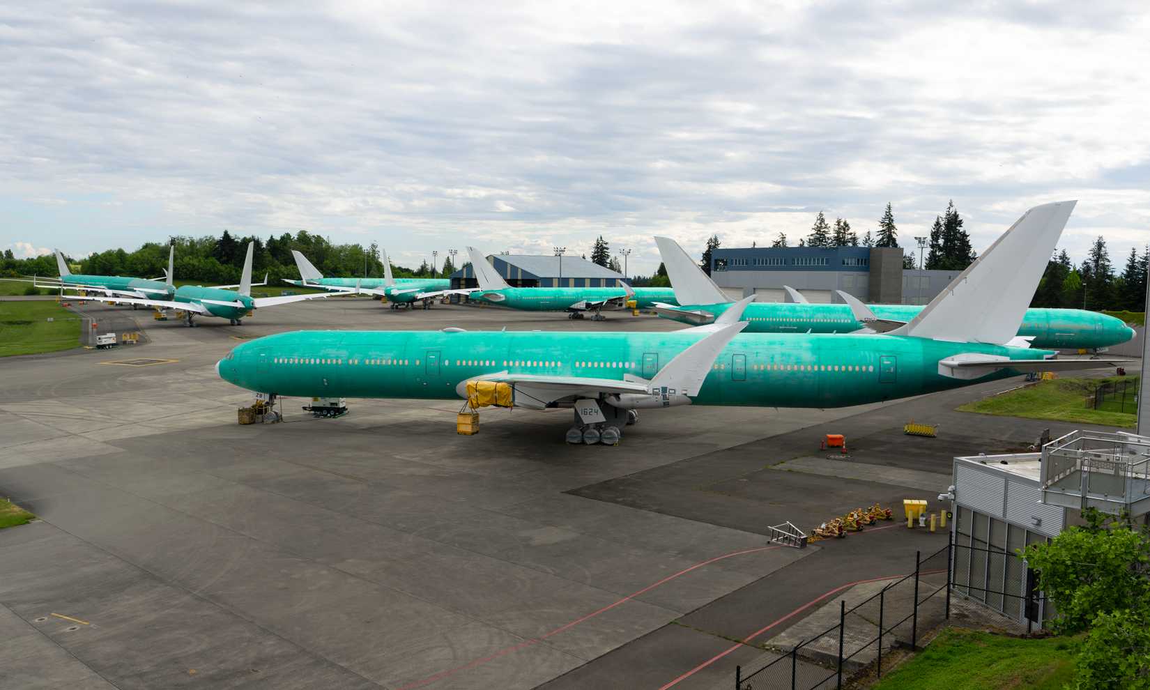 Stored_Boeing_777X_Aircraft_at_Paine_Field