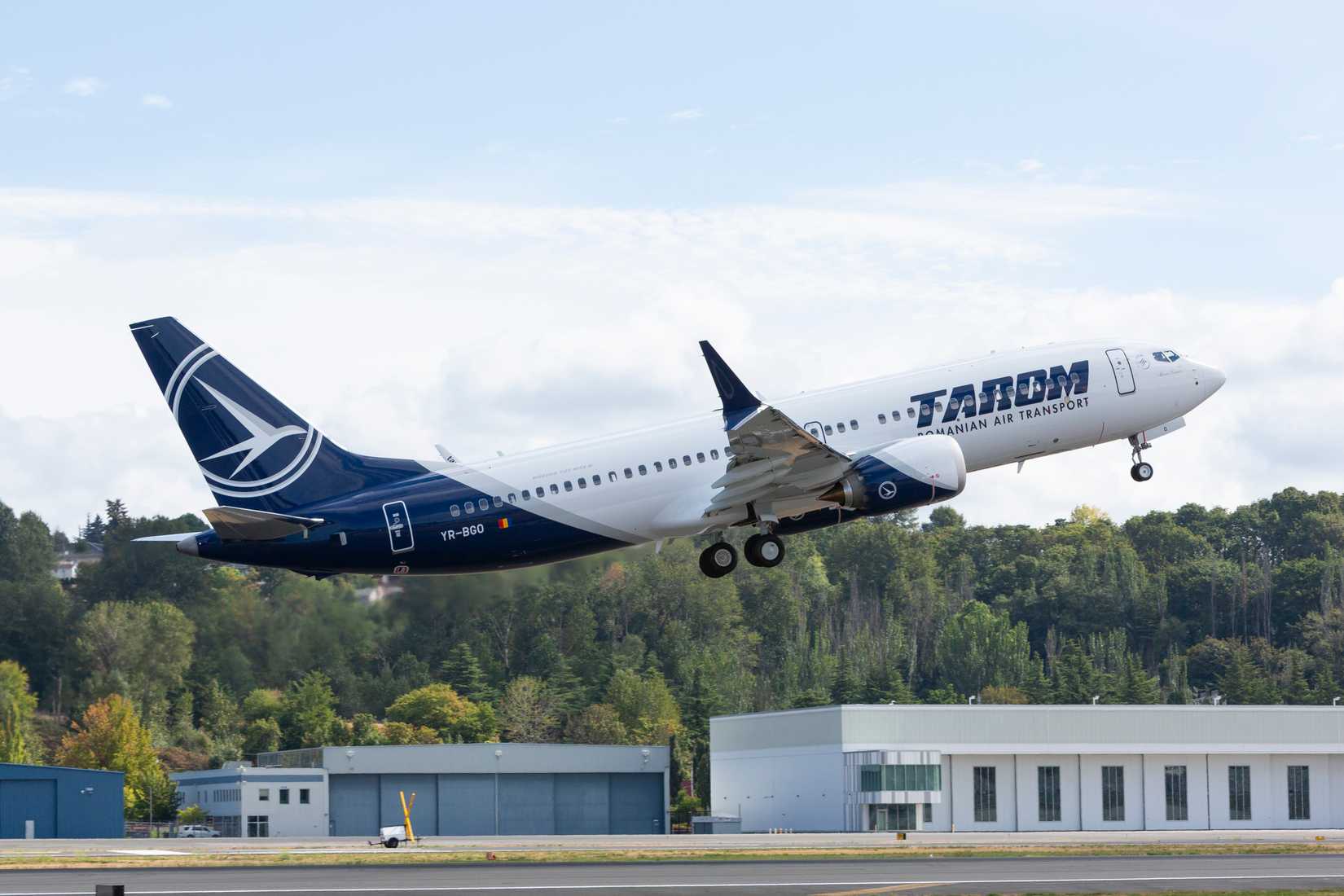 TAROM Boeing 737 MAX 8 takeoff