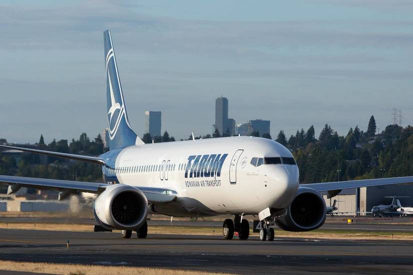 TAROM Boeing 737 MAX 8 taxi
