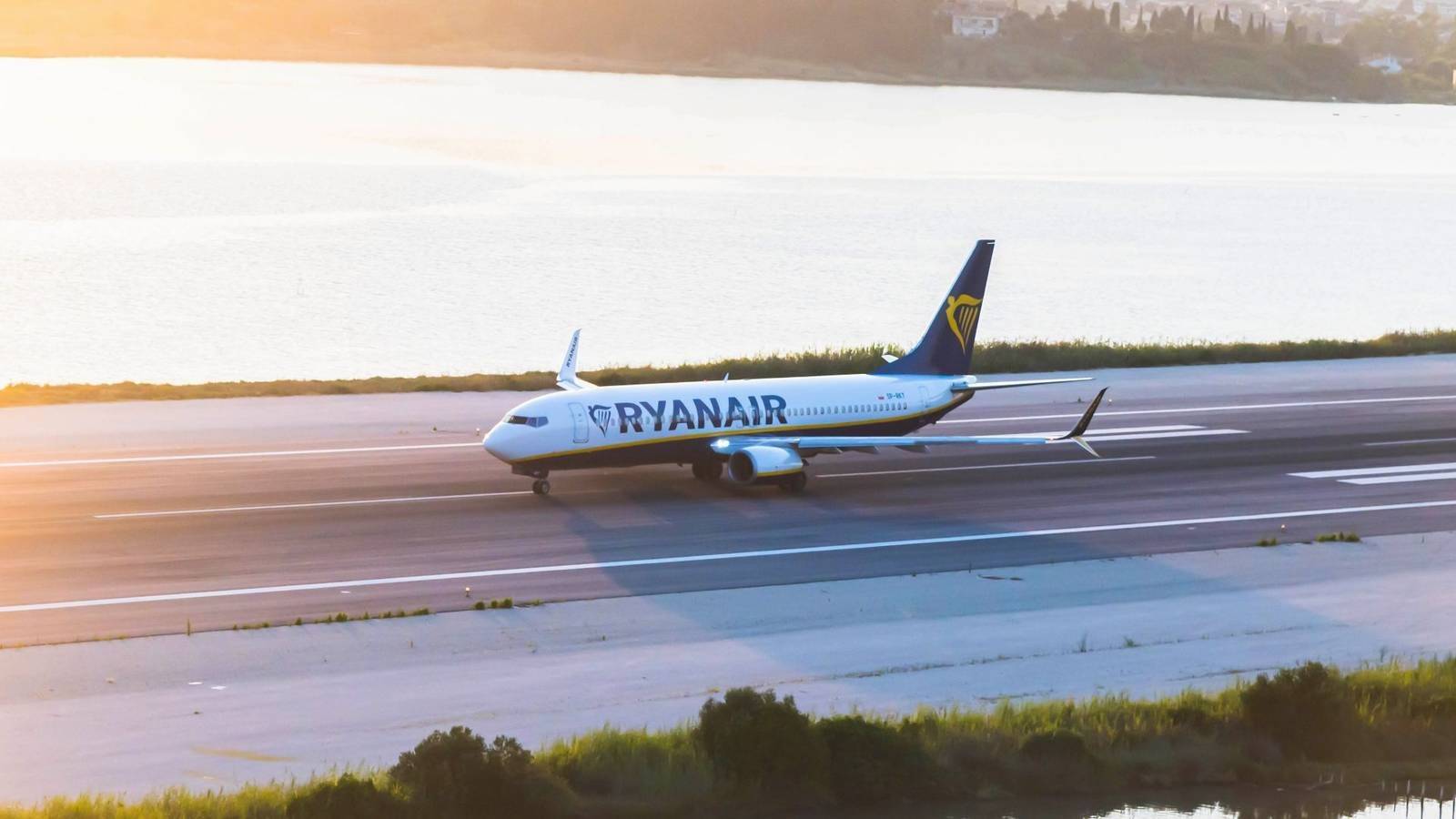Ryanair fatura US$ 27 por passageiro em receita auxiliar, superando o preço da passagem