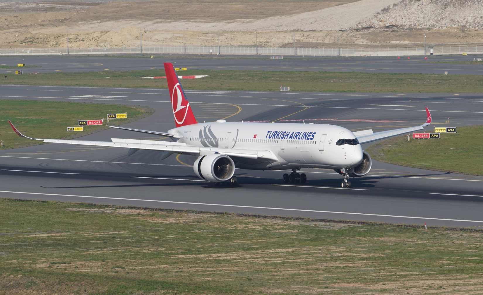 Turkish Airlines Airbus A350-941 (565) landing