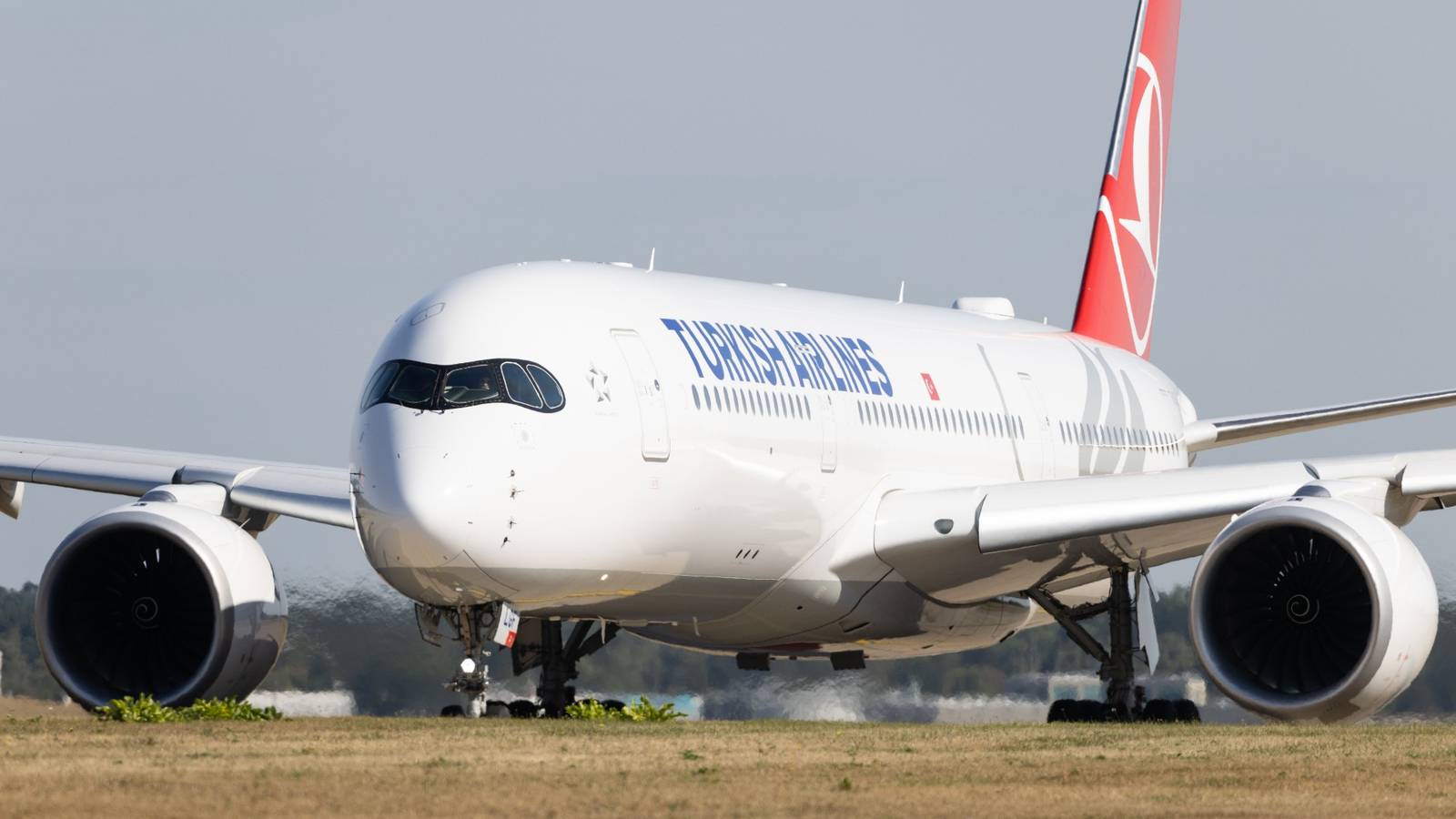 "Continue For The Runway": Turkish Airlines A350 Enters Newark Runway Without Clearance