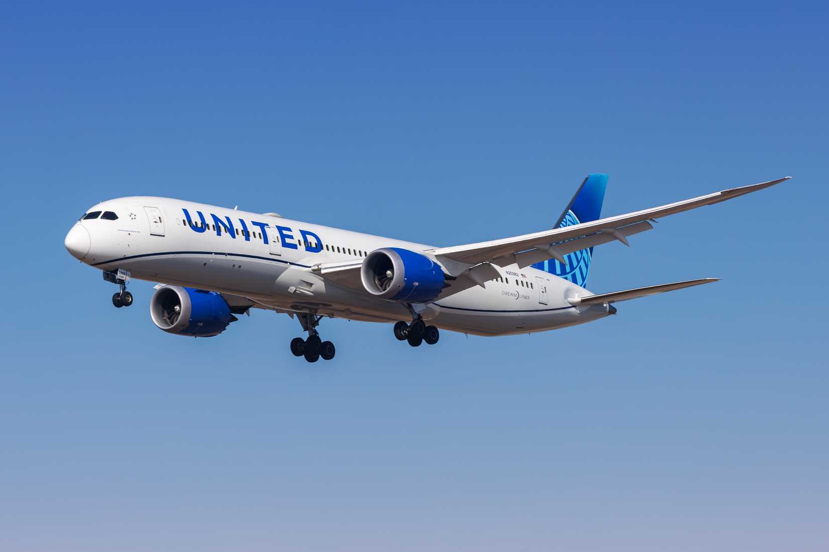 United Airlines Boeing 787-10 Blue Sky