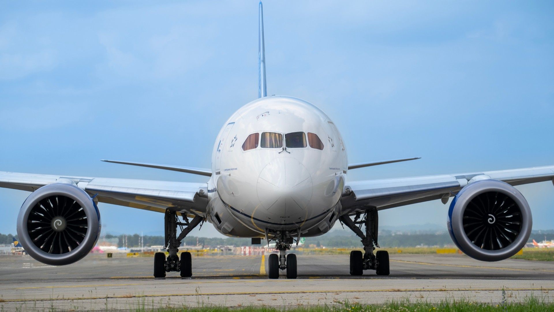 United Airlines Won't Fly To Dubai Again Until March 2027 At The Earliest