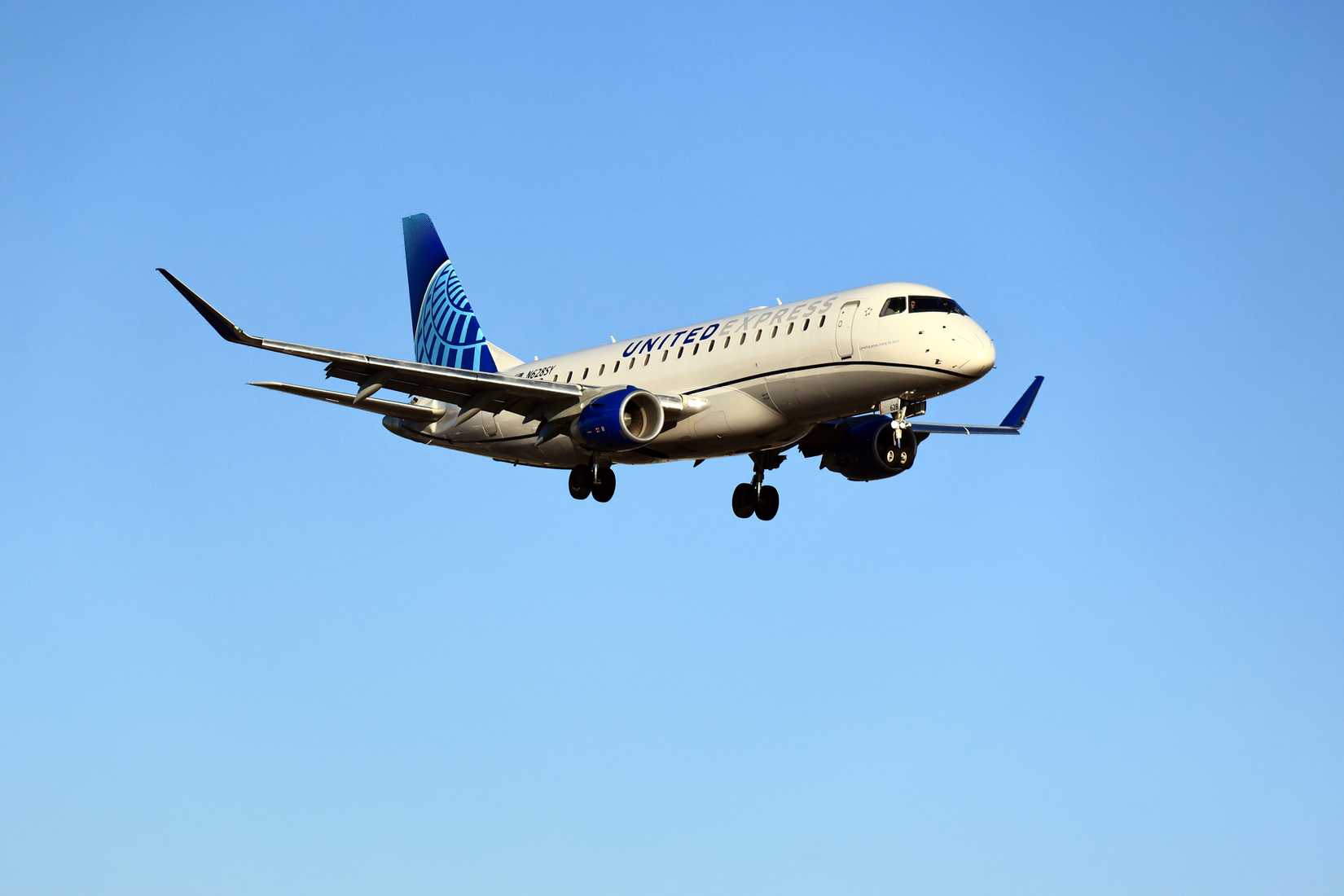 United Airlines Embraer E175 blue sky