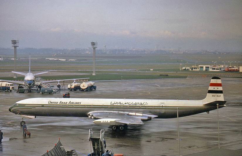 United_Arab_Airlines_de_Havilland_DH-106_Comet_4_Groves