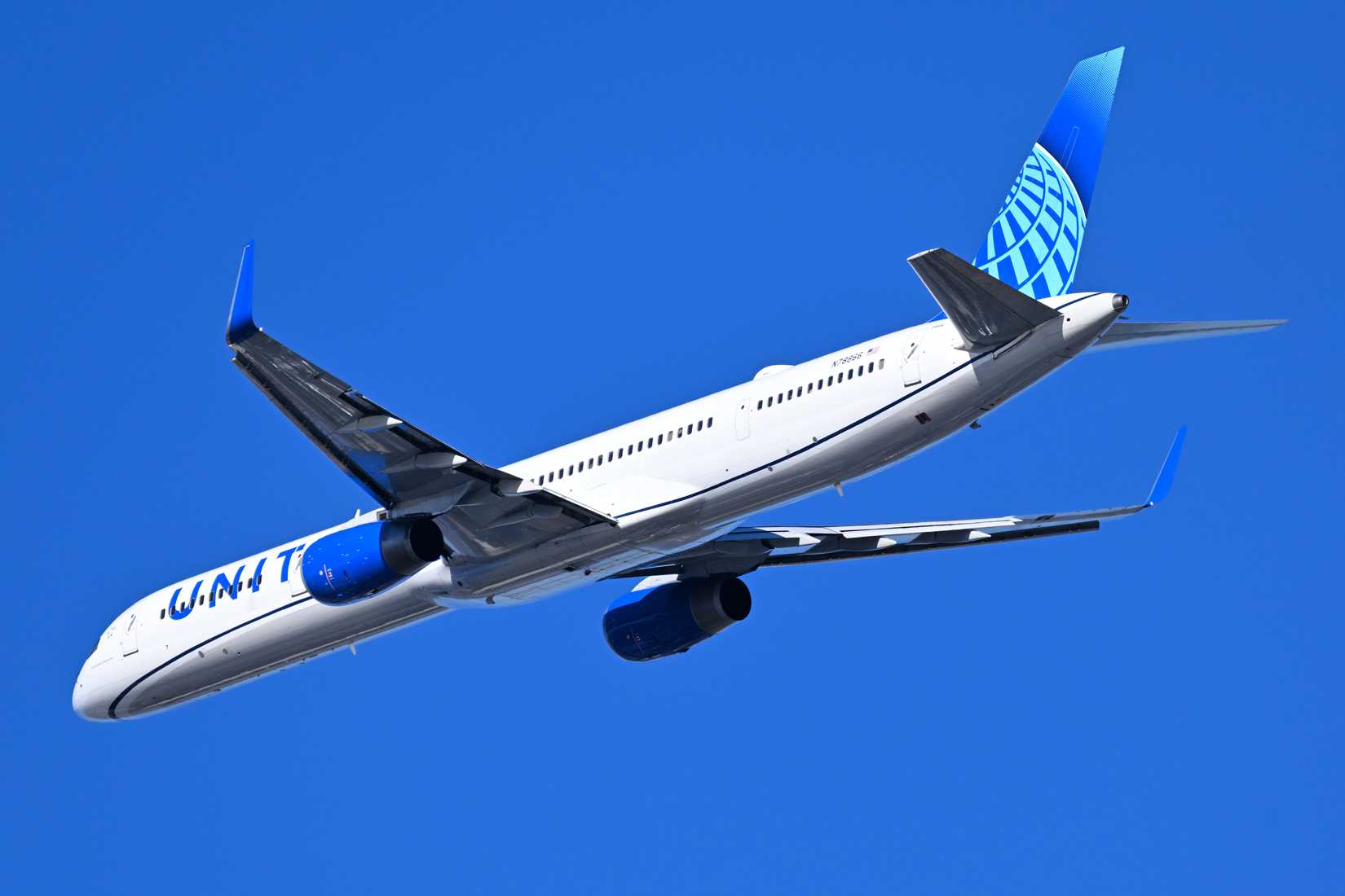 United_Boeing_757-300_N78866_take_off_from_Runway_27_Boston_Feb_2025_2