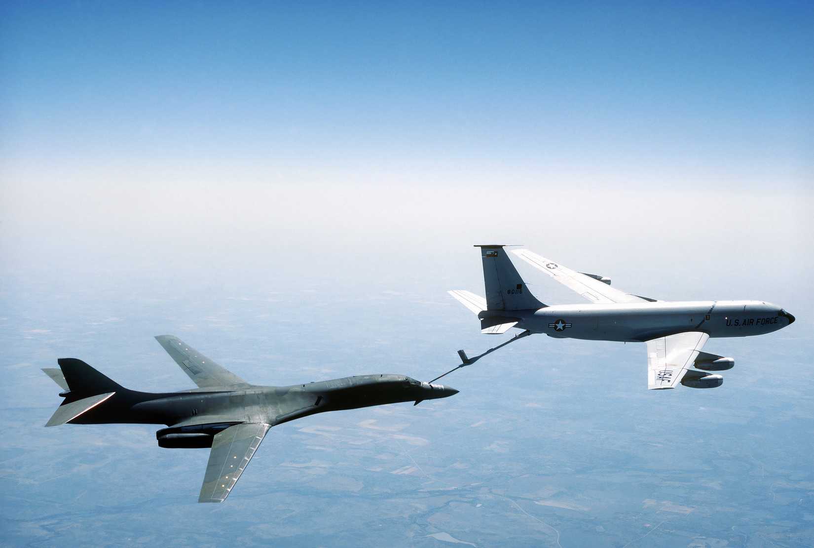 A photo of a LC-135 refueling a B-1B bomber.