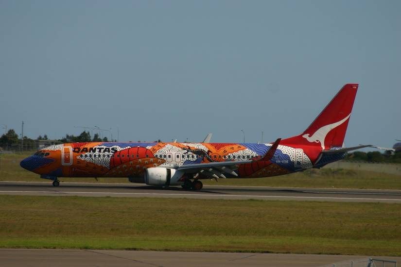VH-VXB_Boeing_737_Qantas_in__Yanani_Dreaming__Colours_(8361024160)