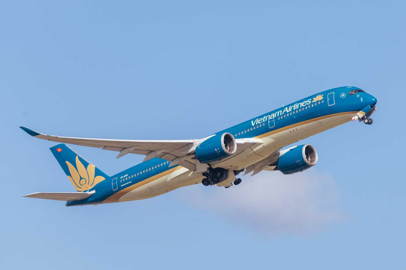 Vietnam Airlines Airbus A350-900 leaving Melbourne FiledIMAGE