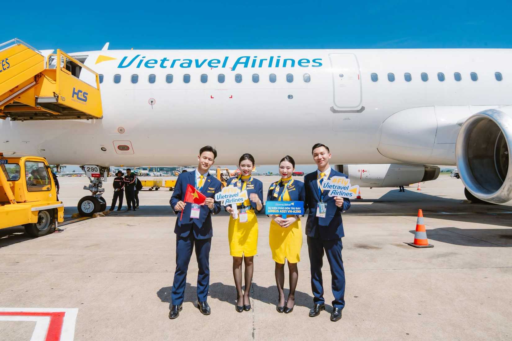 Vietravel Airlines Airbus A321 and crew