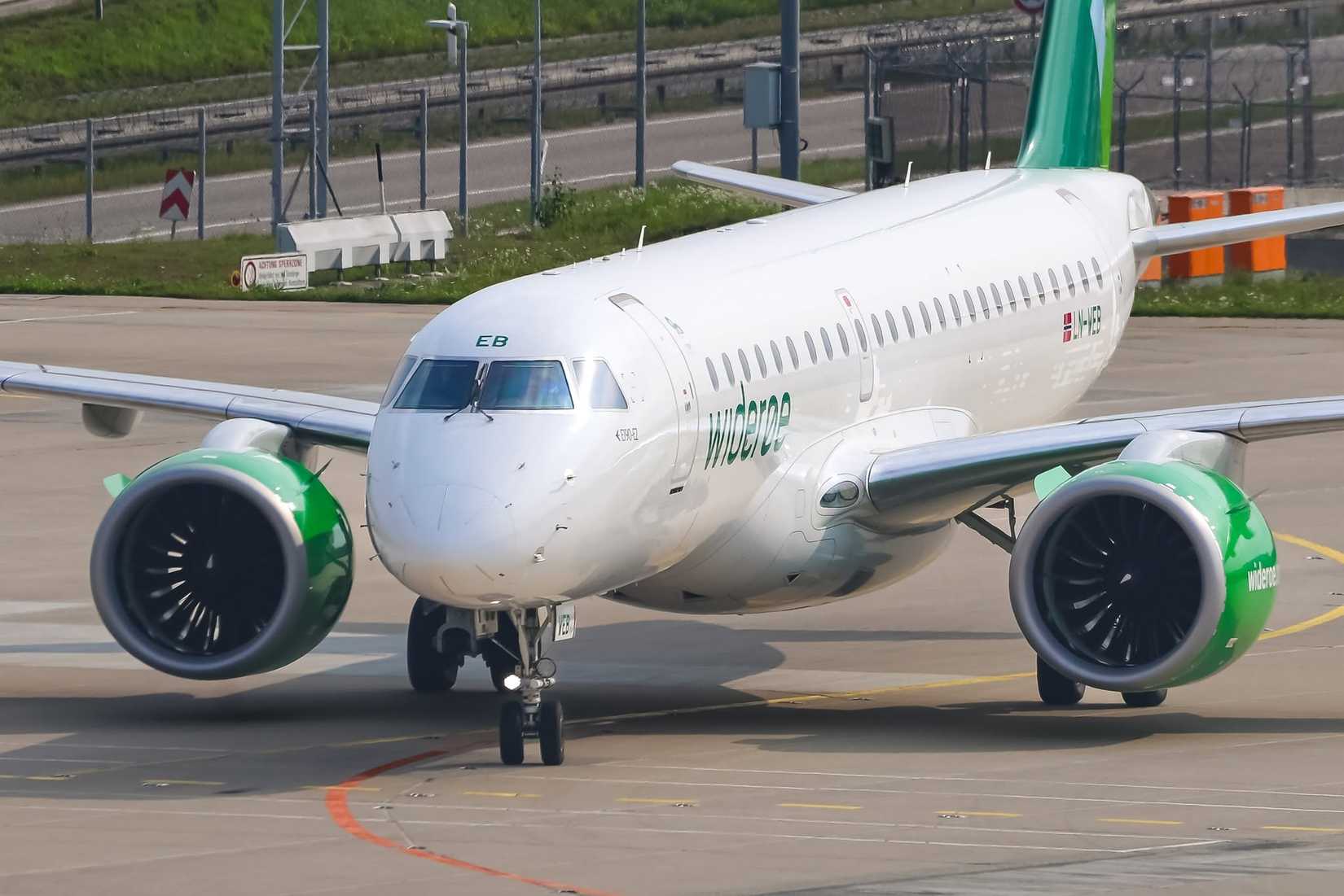 Widerøe Embraer E195-E2 taxiing
