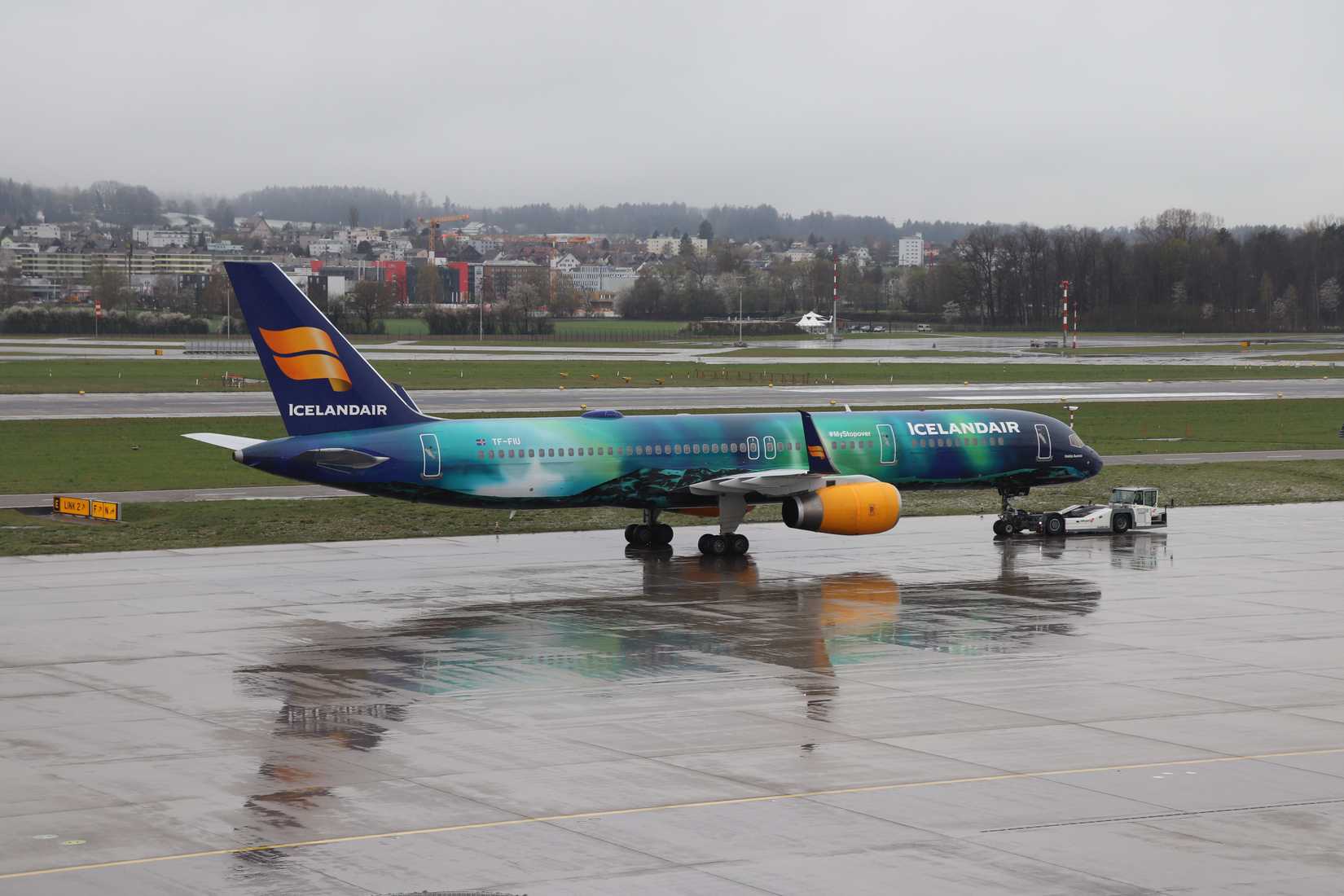 757 icelandair aurora