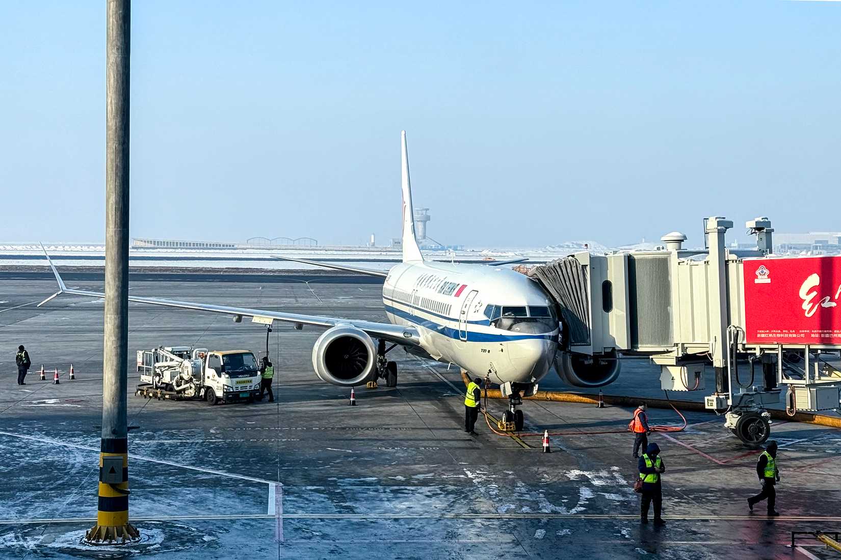 20231217_Boeing_737-8_MAX_of_Air_China_(B-209K)_at_URC_02