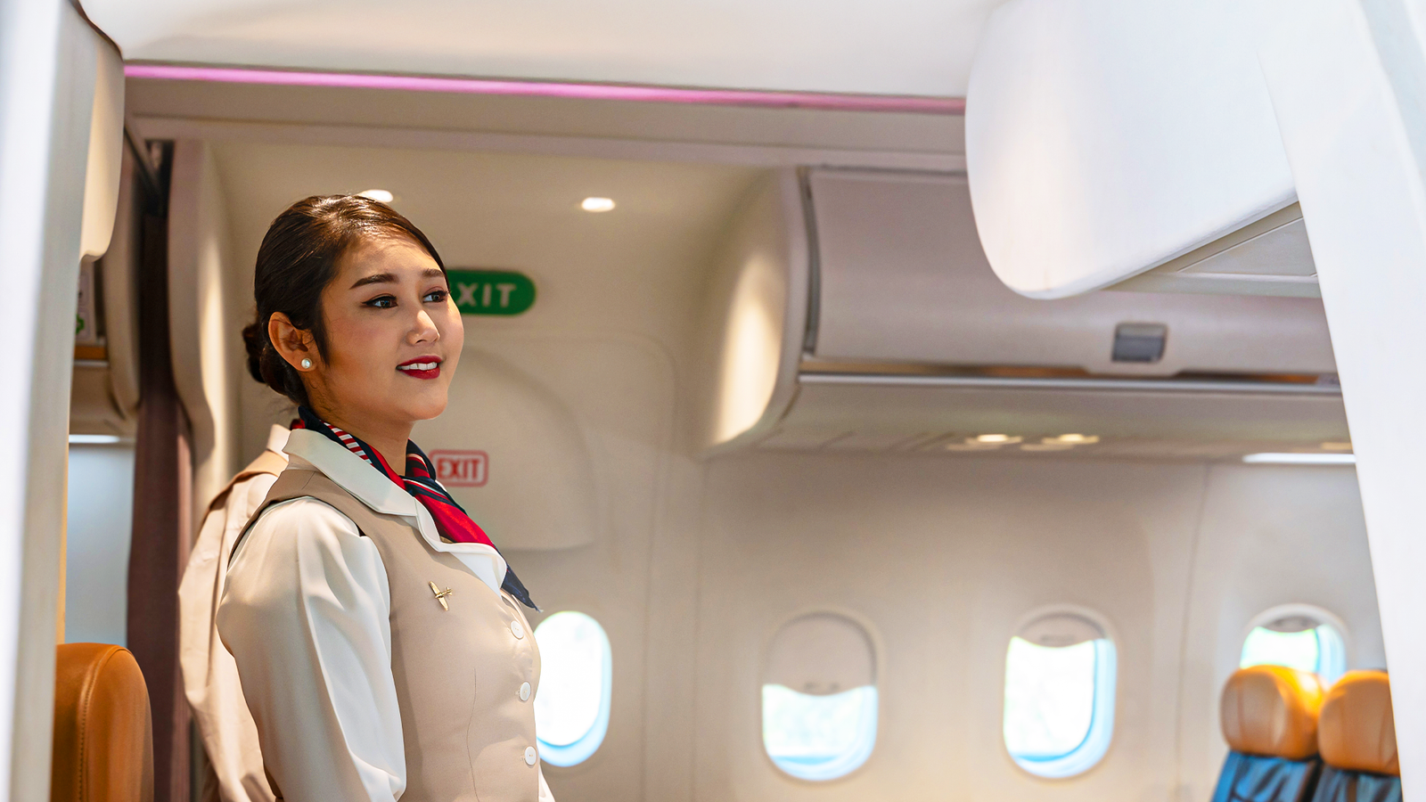 Como comissários de bordo identificam passageiros de primeira viagem no avião