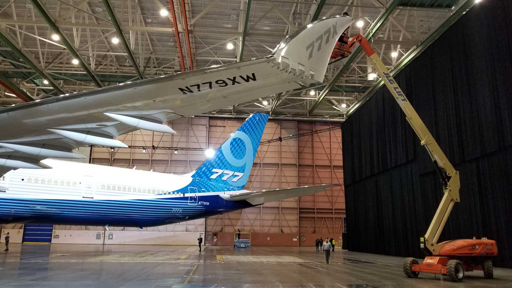 777X folding wing